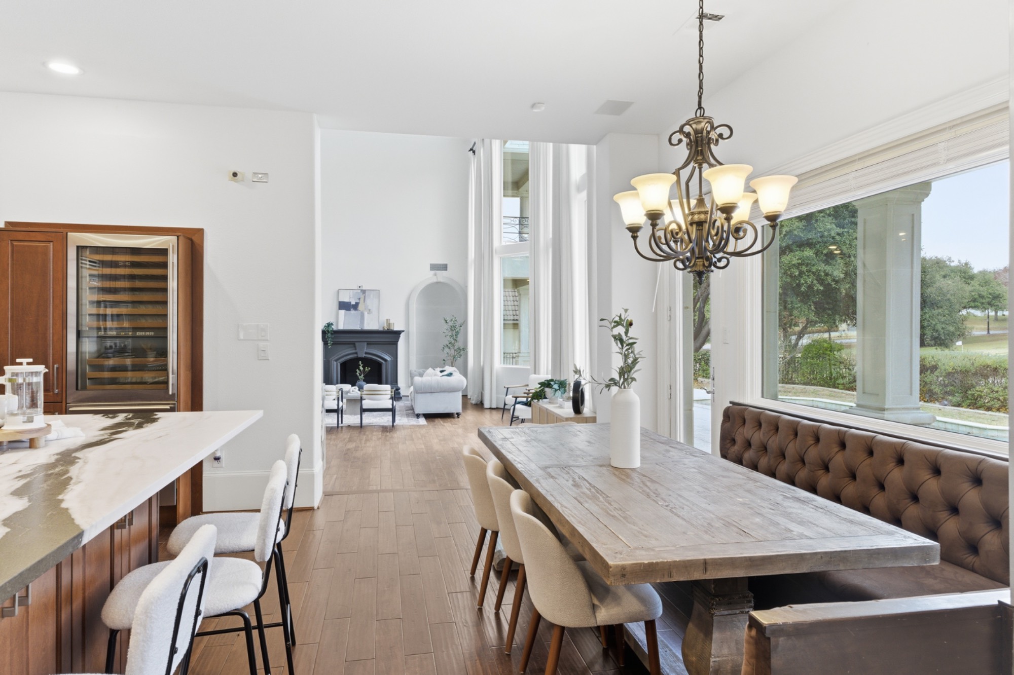 Breakfast area with banquette seating