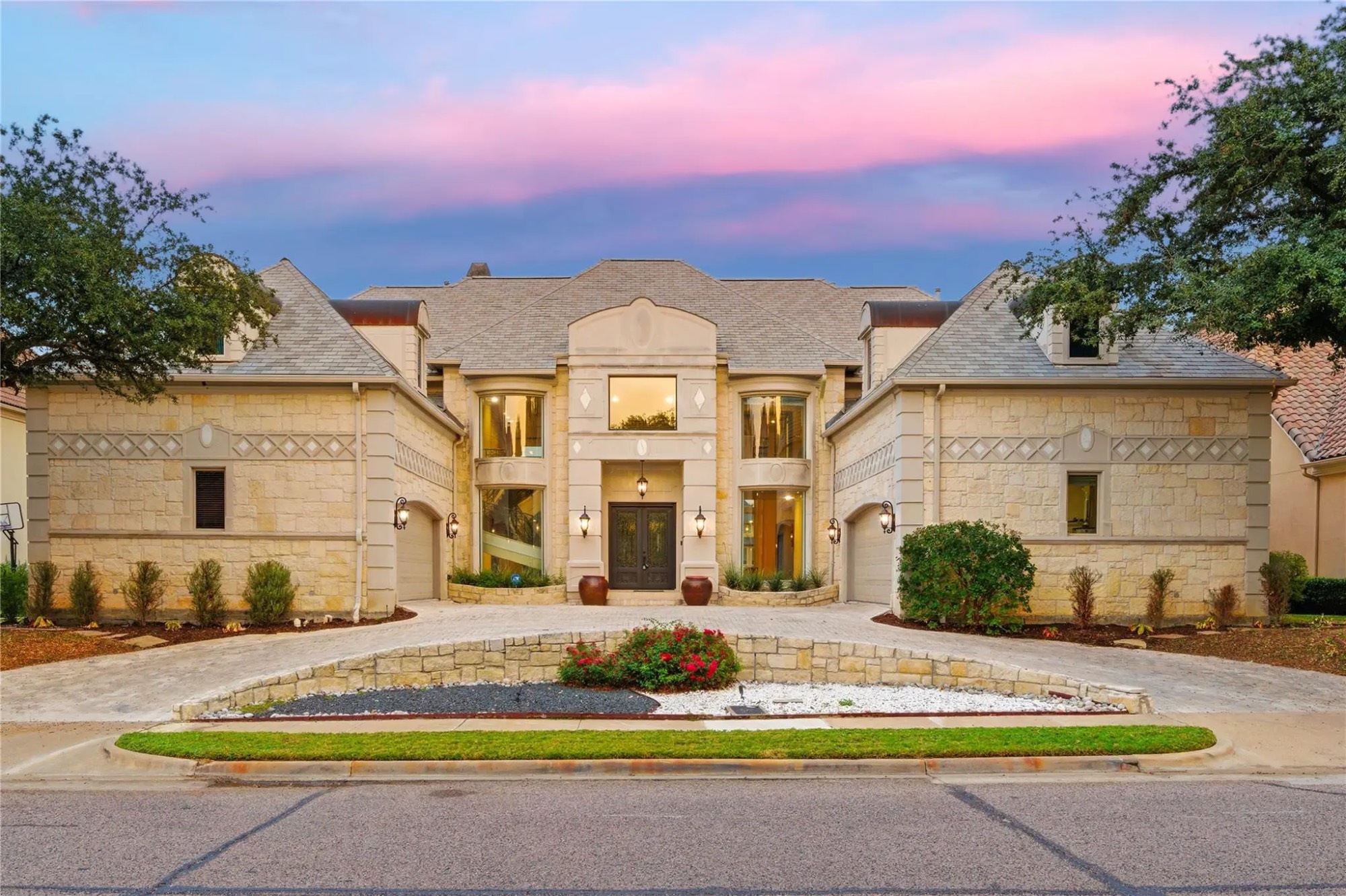 4616 Windsor Ridge Drive - Luxury estate on the Nelson Golf Course